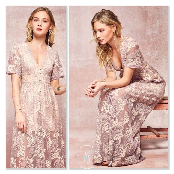 Vanille Style Dresses & Skirts - Last One❗Floral Lace Maxi Dress